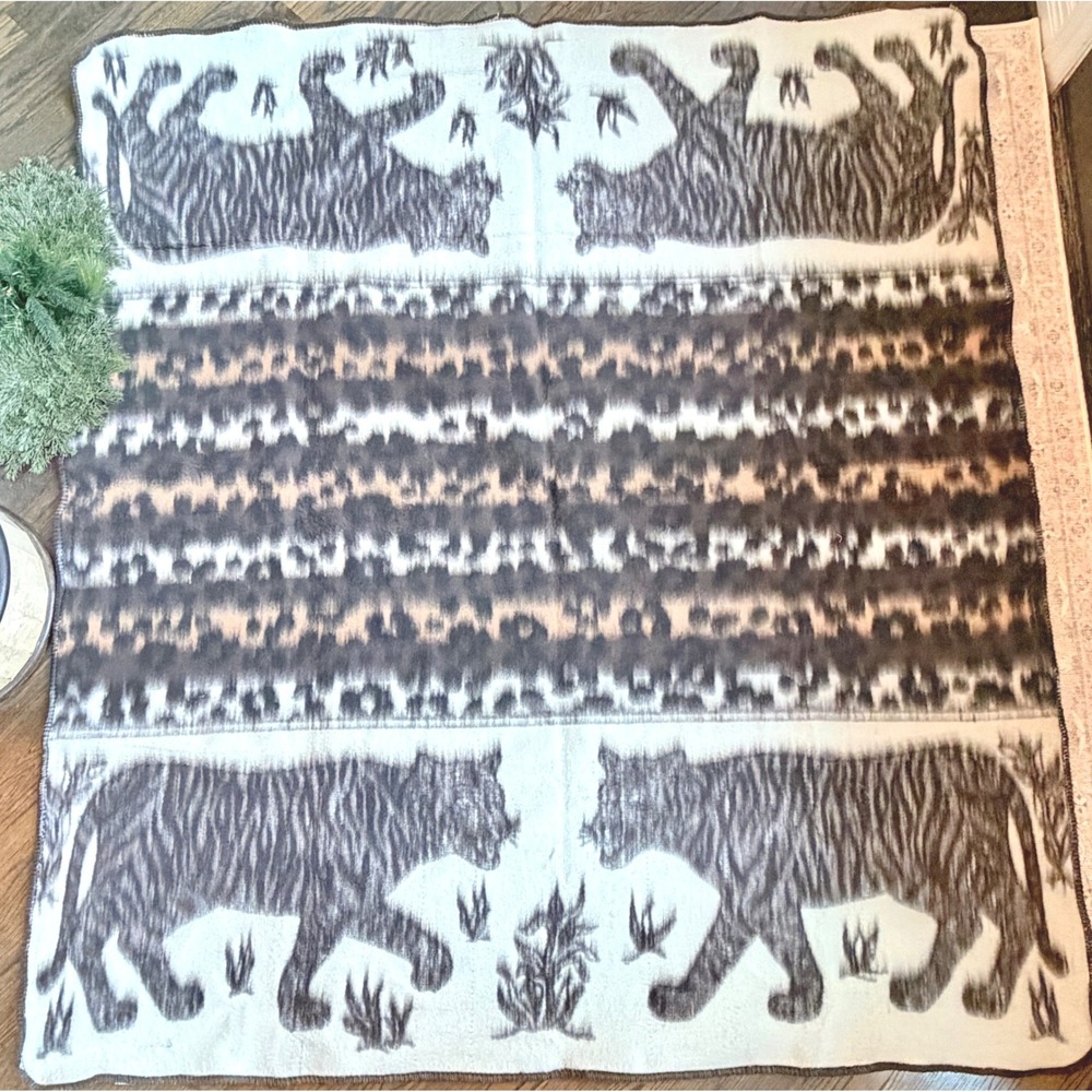 Vintage Santa Catalina Peru Reversible Tiger Blanket Heavyweight 80x90 Lodge